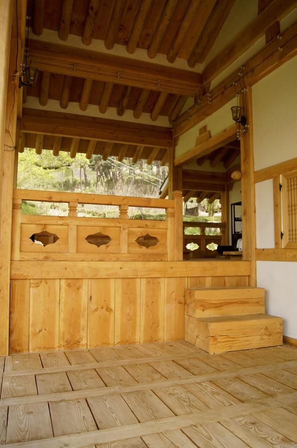 Korean Traditional House - Chungnokdang Hotel Poszong Kültér fotó