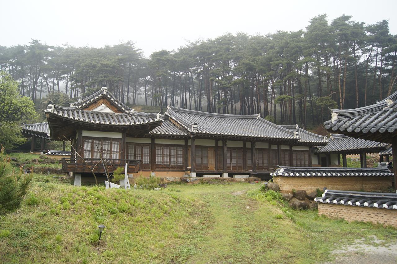 Korean Traditional House - Chungnokdang Hotel Poszong Kültér fotó
